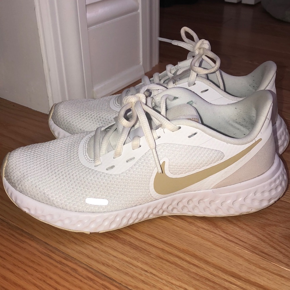 Nike Woman’s Revolution 5 Running Shoes- size 6.5